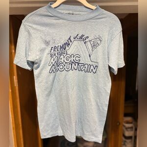 Cool vintage tee Magic Mountain baby blue